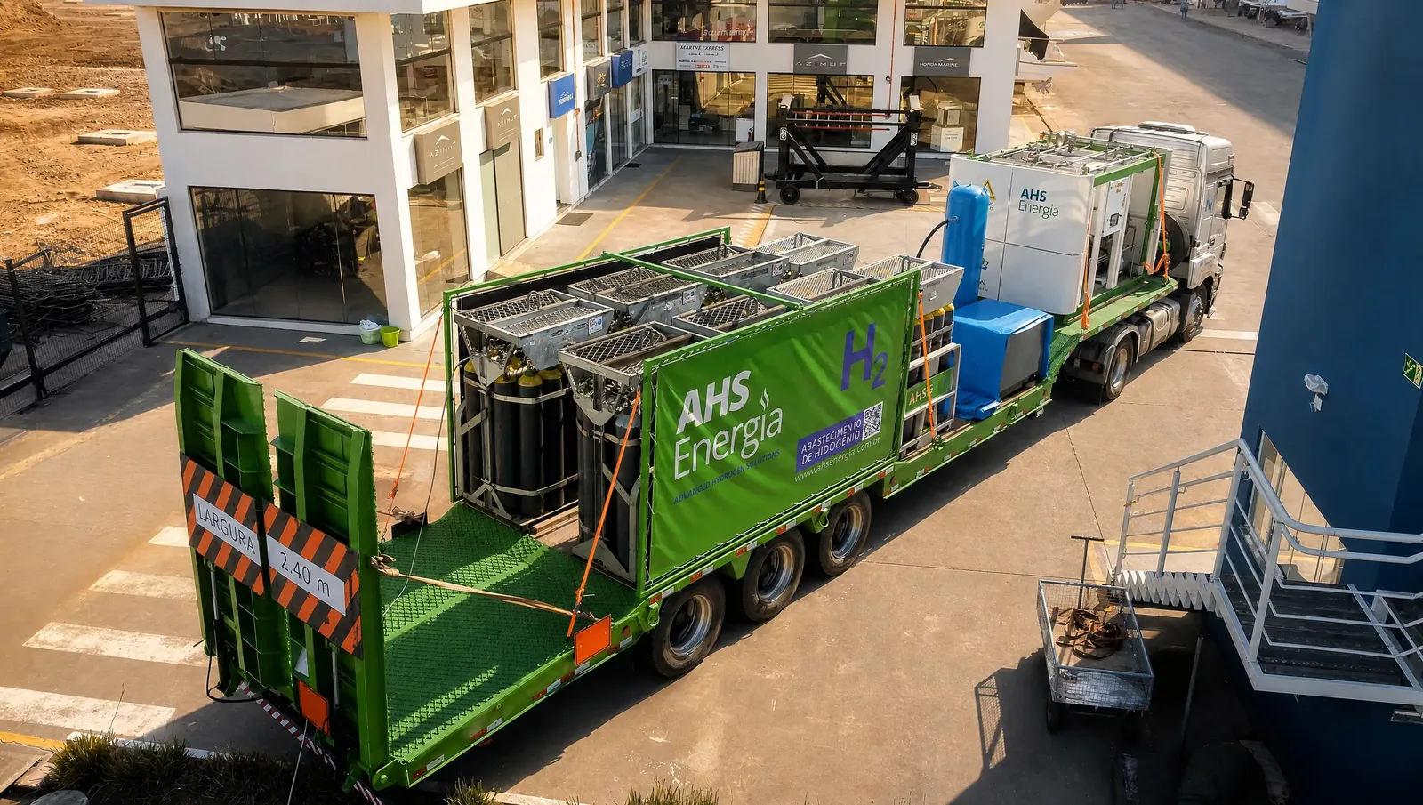 Caminhão da unidade móvel de abastecimento de hidrogênio da AHS Energia, com os cilindros de armazenamento e a identificação "AHS Energia H2" em destaque